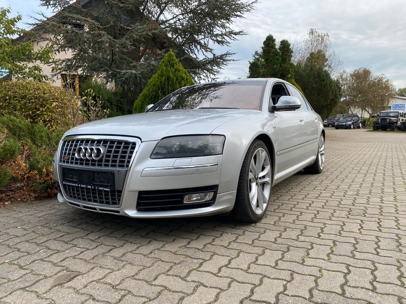 Audi S8