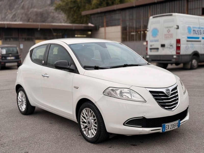 Lancia Ypsilon