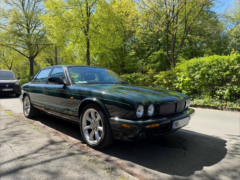 Jaguar XJ