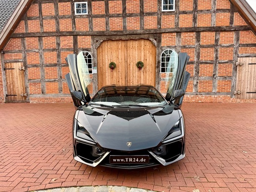 Lamborghini Revuelto 2025