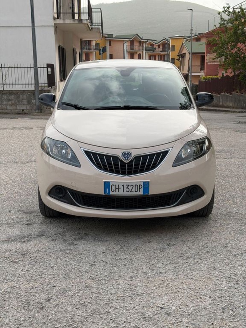 Lancia Ypsilon