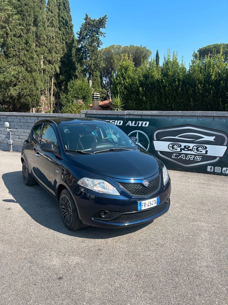 Lancia Ypsilon