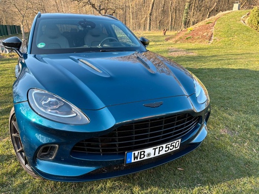 Aston Martin DBX 2021