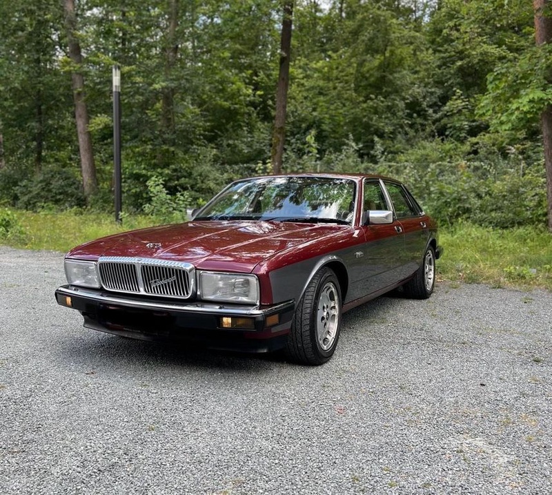 Jaguar XJ40