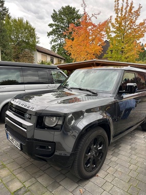 Land Rover Defender 2024
