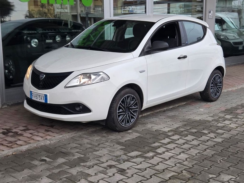 Lancia Ypsilon