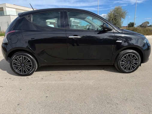 Lancia Ypsilon 2023