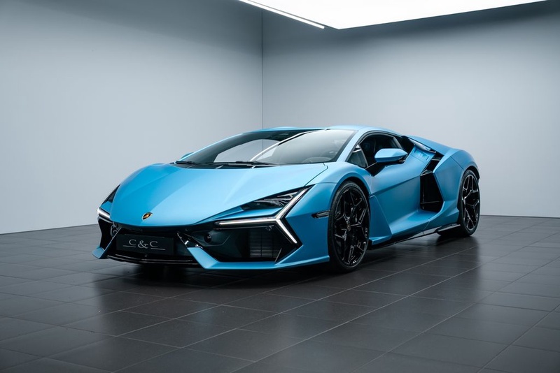 Lamborghini Revuelto