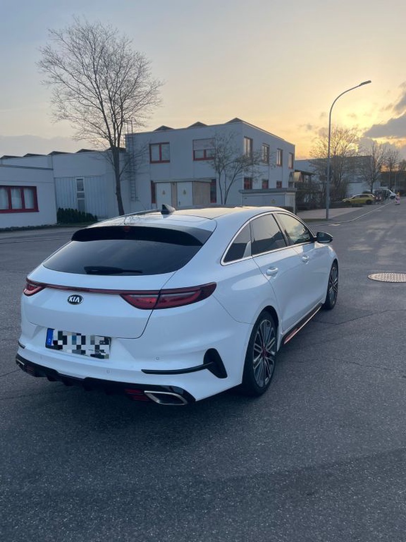 Kia pro cee'd / ProCeed