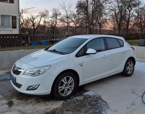 Opel Astra 2012