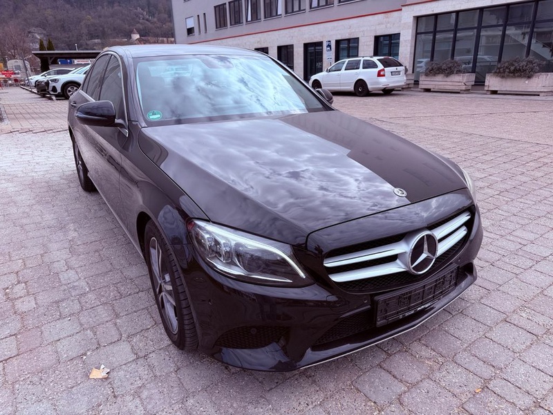 Mercedes-Benz 220