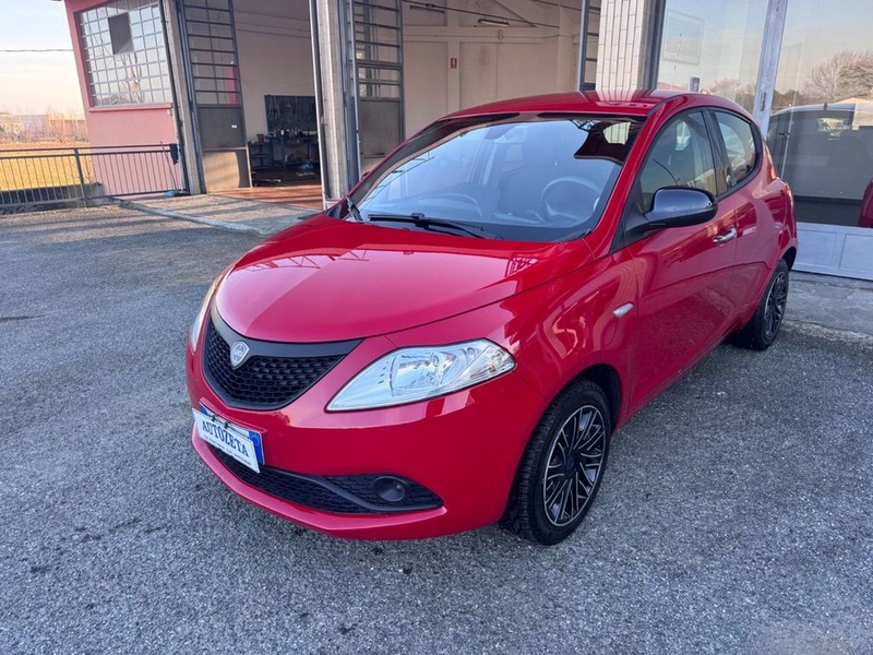 Lancia Ypsilon