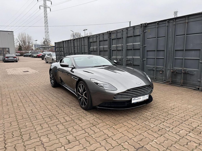 Aston Martin DB11