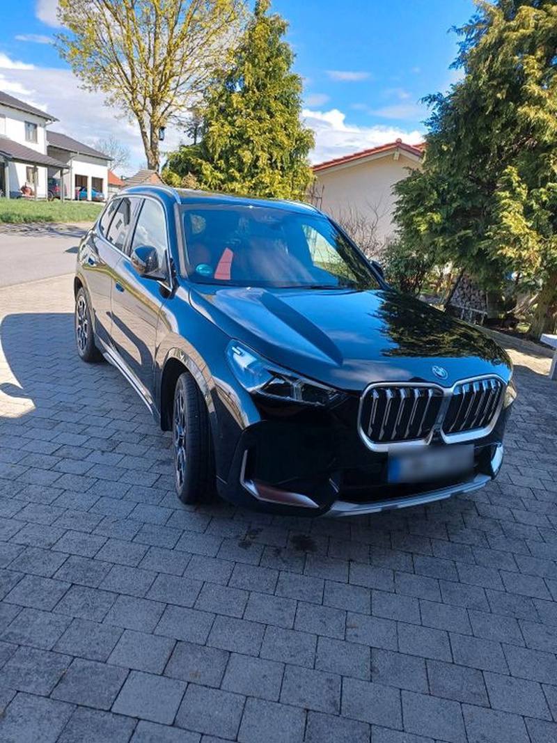 BMW iX1