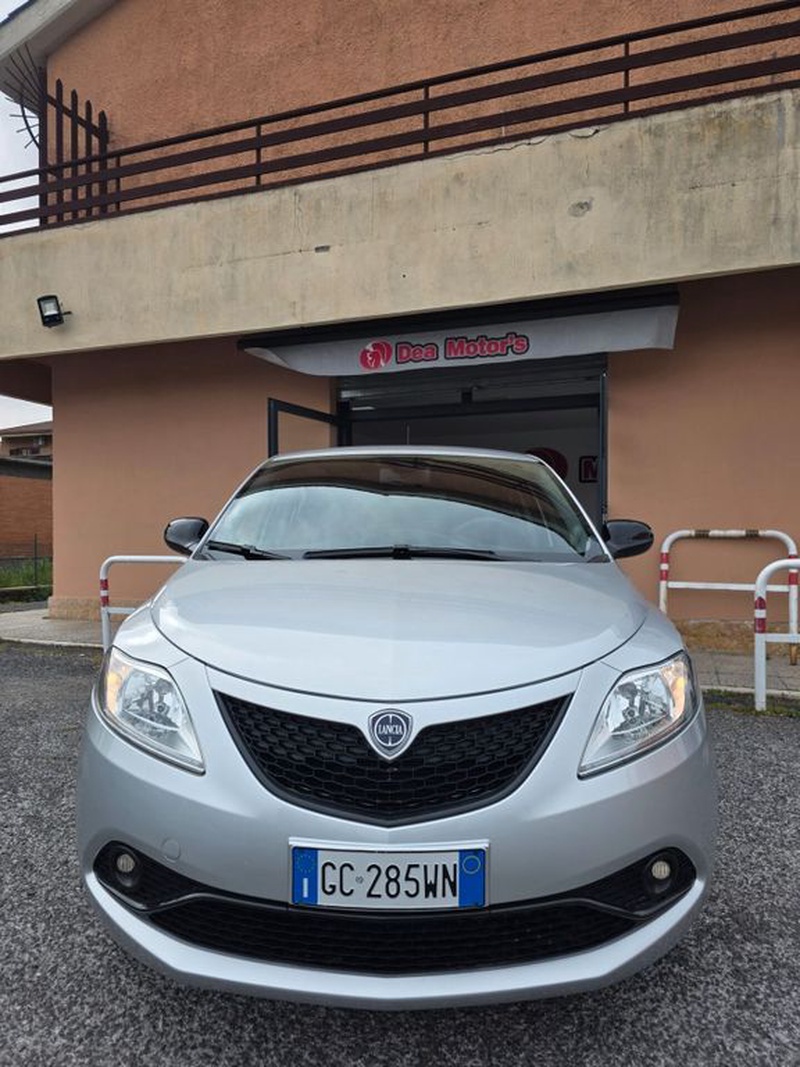 Lancia Ypsilon