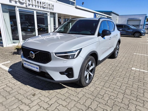 Volvo XC40 2025