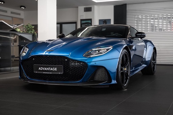 Aston Martin DBS 2023