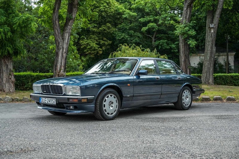 Jaguar XJ40
