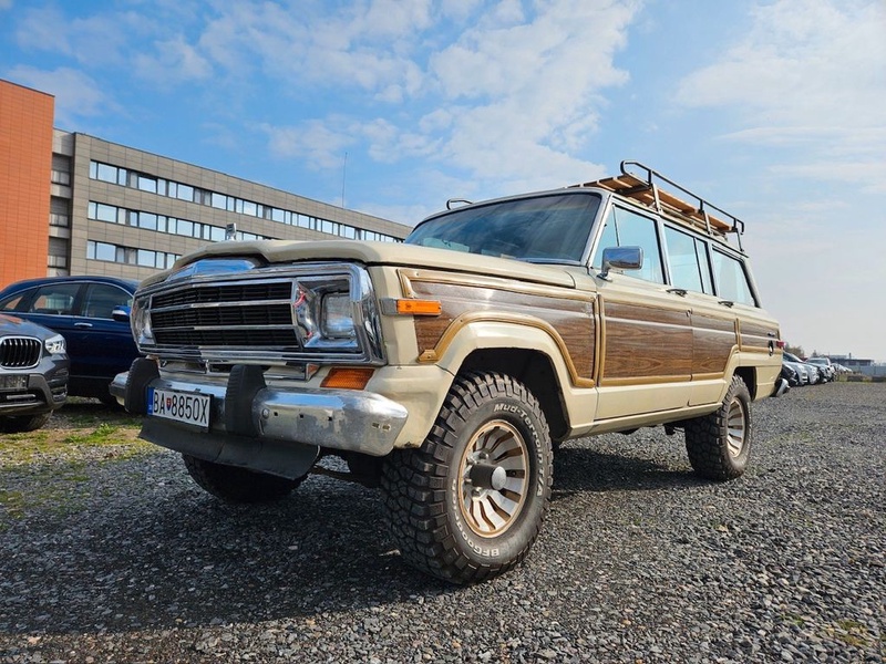 Jeep Wagoneer