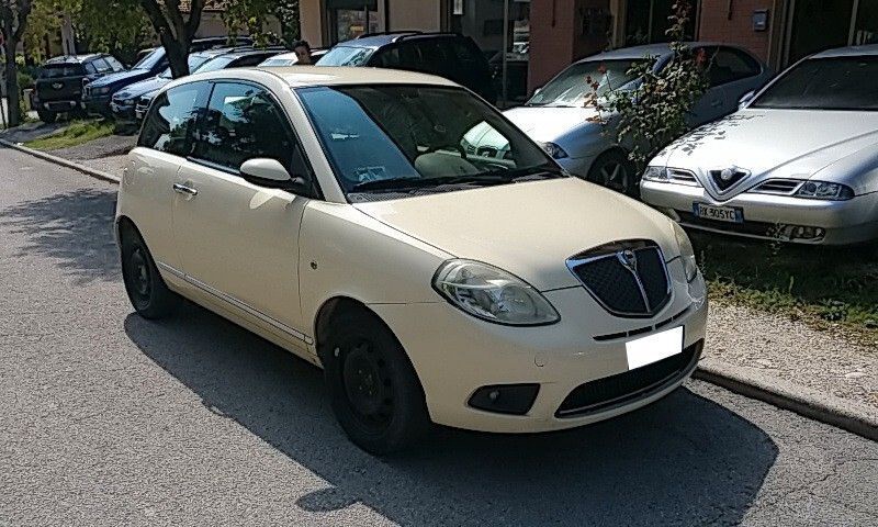 Lancia Ypsilon