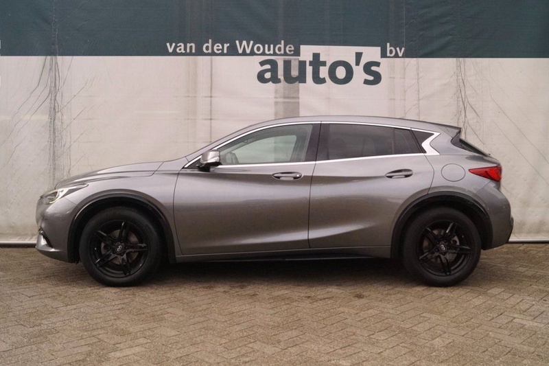 Infiniti Q30