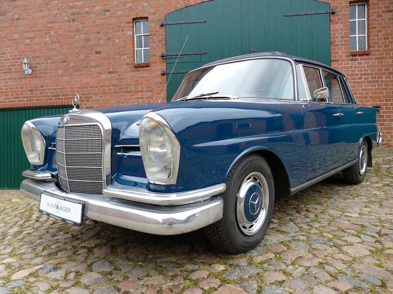 Mercedes-Benz 230