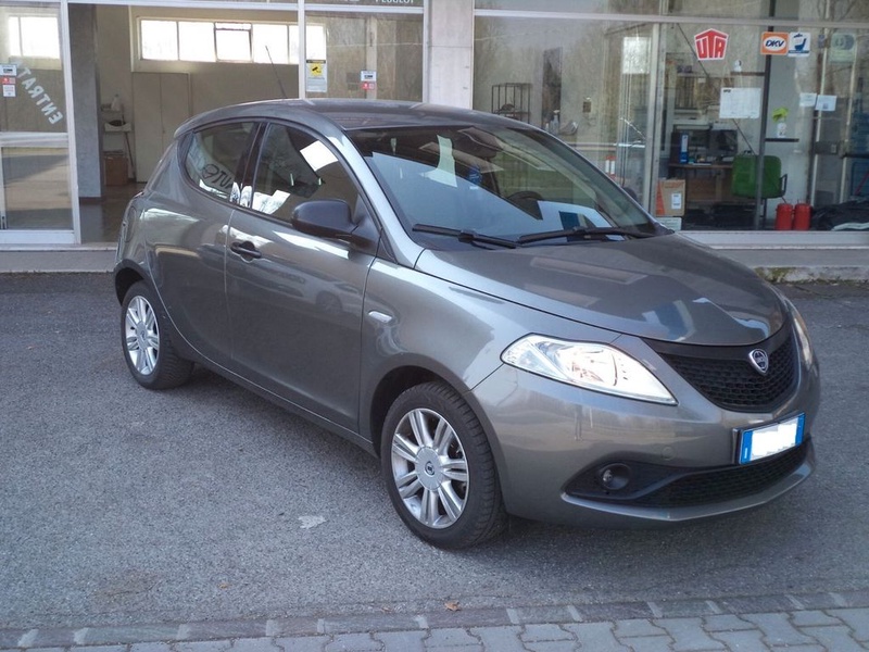 Lancia Ypsilon