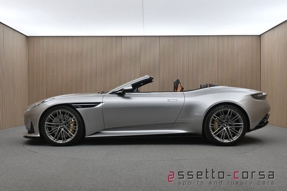 Aston Martin DB12 2024