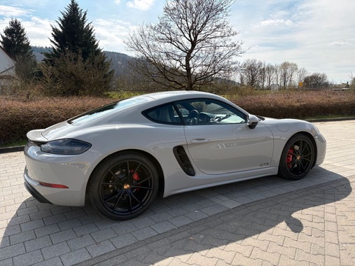 Porsche Cayman 2019