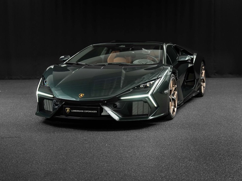Lamborghini Revuelto