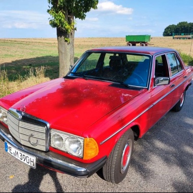 Mercedes-Benz 200 1979