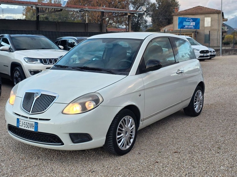 Lancia Ypsilon