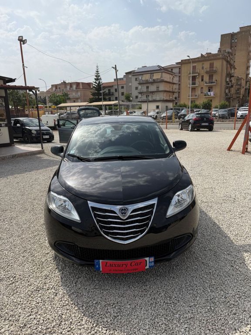 Lancia Ypsilon