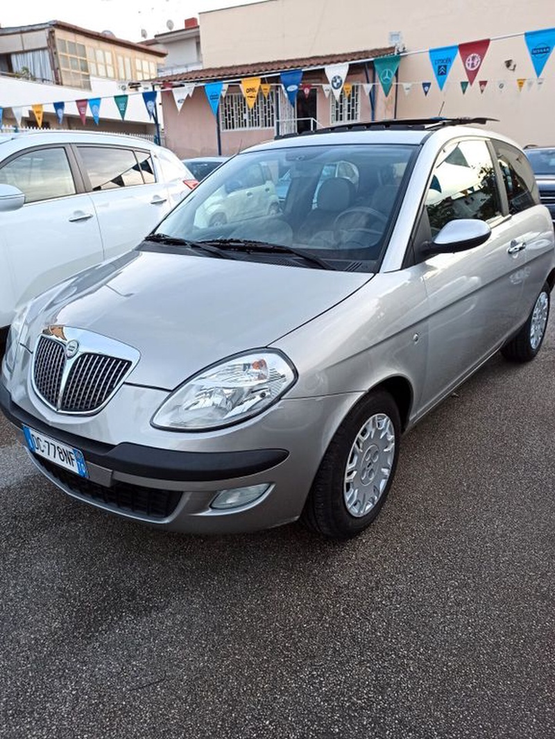 Lancia Ypsilon