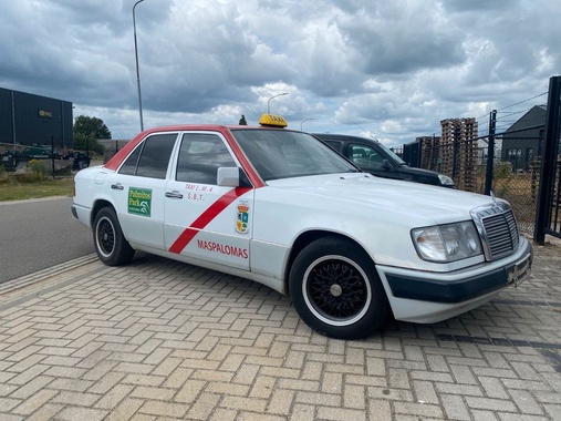 Mercedes-Benz 200 1985