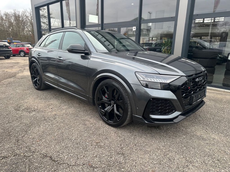 Audi RSQ8