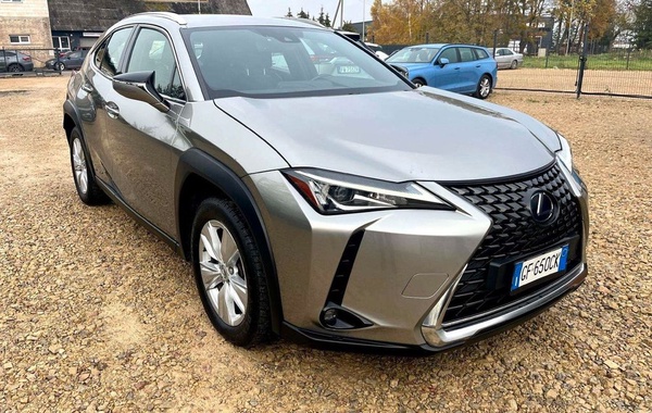 Lexus UX 2021