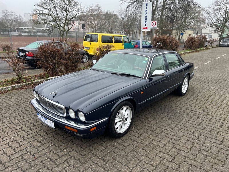 Jaguar XJ