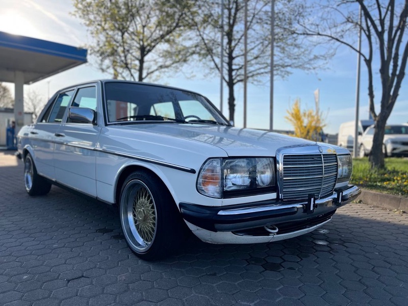 Mercedes-Benz 230