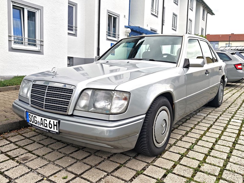 Mercedes-Benz 220