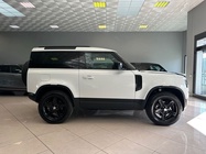 Land Rover Defender 2024