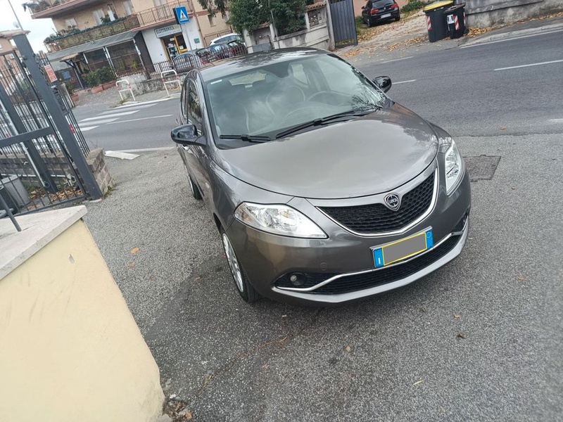 Lancia Ypsilon