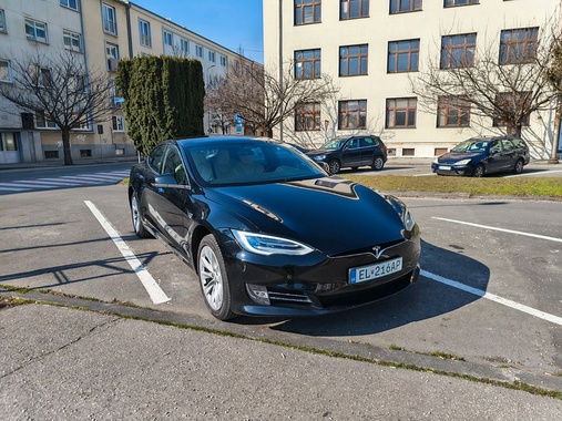 Tesla Model S 2019