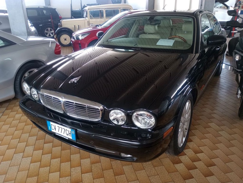 Jaguar XJ
