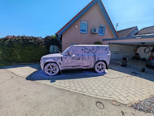 Land Rover Defender 2024