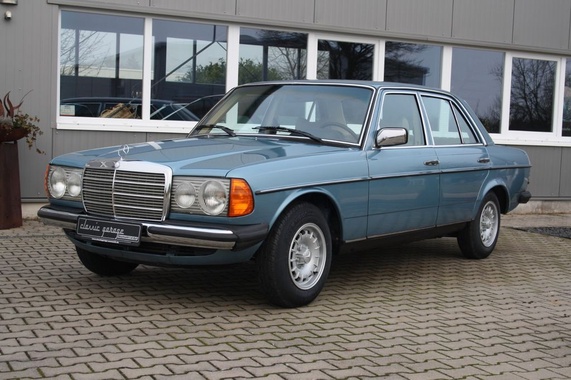 Mercedes-Benz 200 1976
