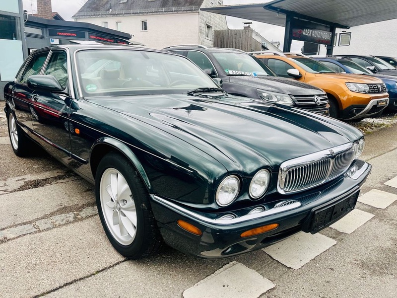 Jaguar XJ
