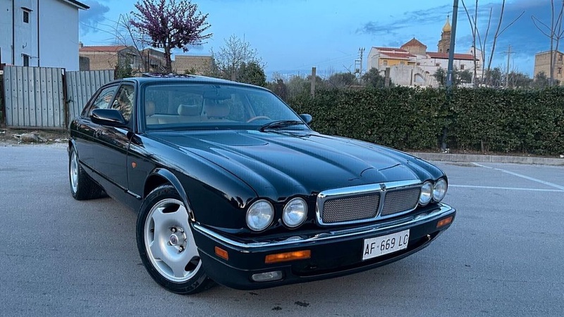 Jaguar XJ