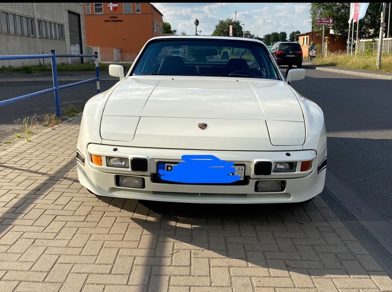 Porsche 944