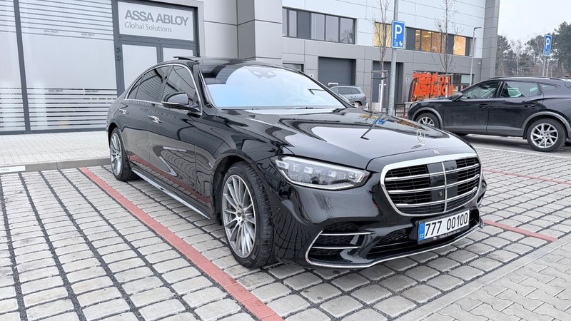 Mercedes-Benz S-Class